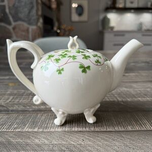 ☘️ Shannon Godinger Irish Shamrock Clover Footed Tea Pot☘️